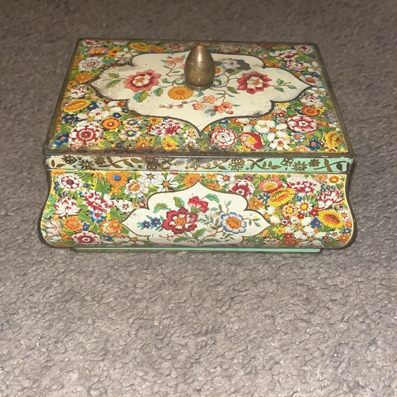 Vintage Trinket Metal Box - Picture 3 of 6